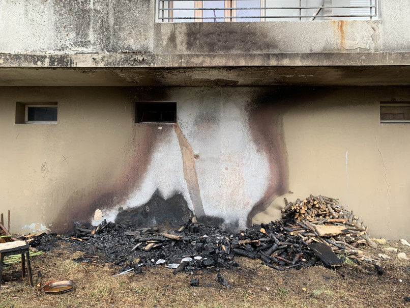 Façade détruite par les flammes